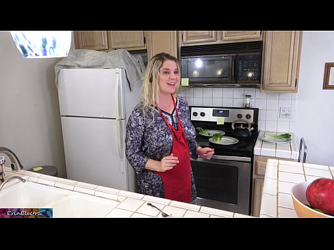 ❤️ Madrastra ordeñándole en la cocina antes de su cita Porno casero en es.porngifmag-com.ru ❌️